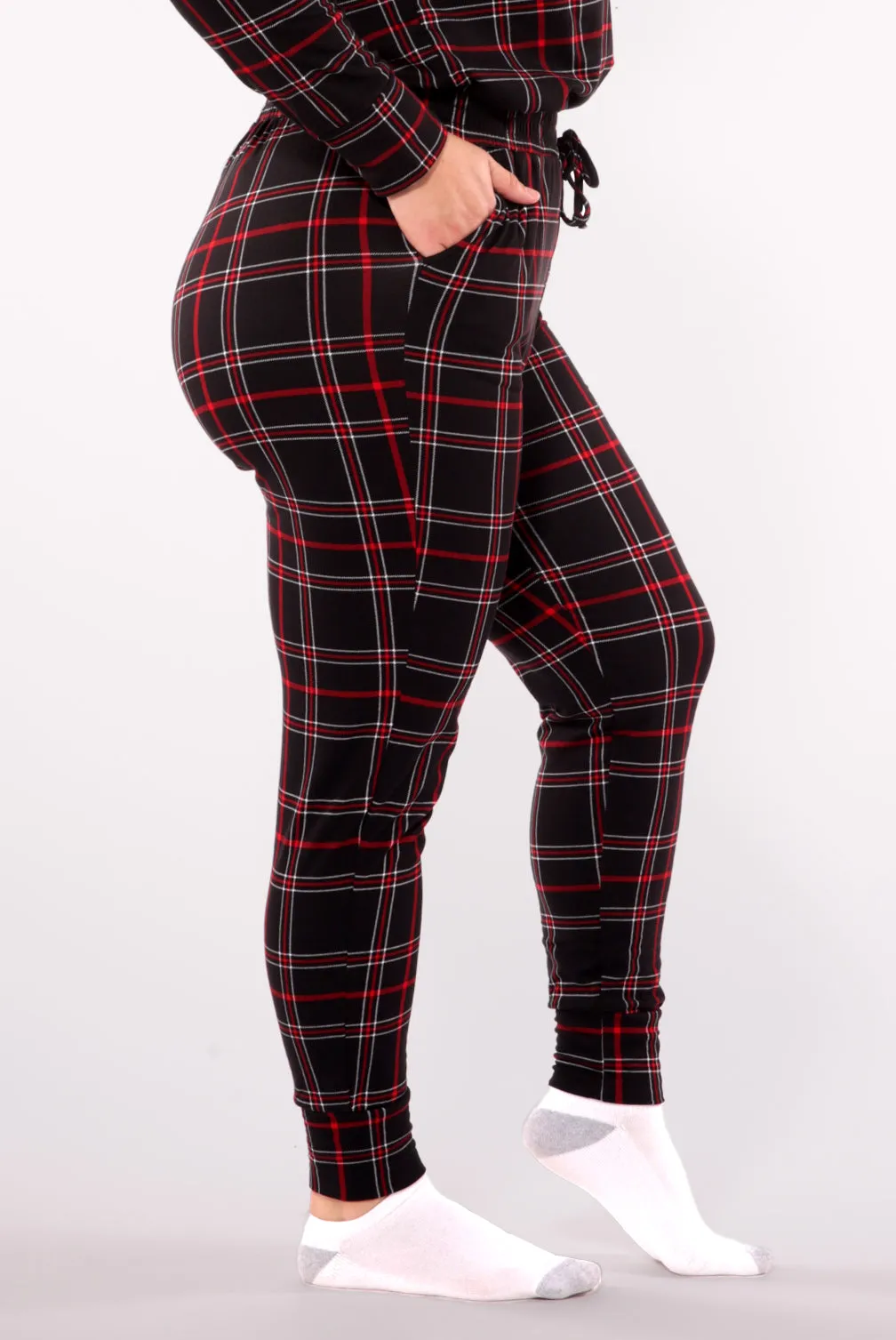 Plus Size Holiday Print Fleece Lined Long Sleeve Top & Sweatpants Pajama Set - Black & Red Plaid