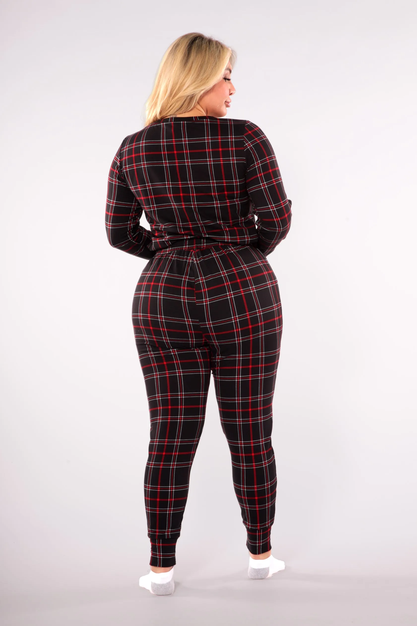 Plus Size Holiday Print Fleece Lined Long Sleeve Top & Sweatpants Pajama Set - Black & Red Plaid