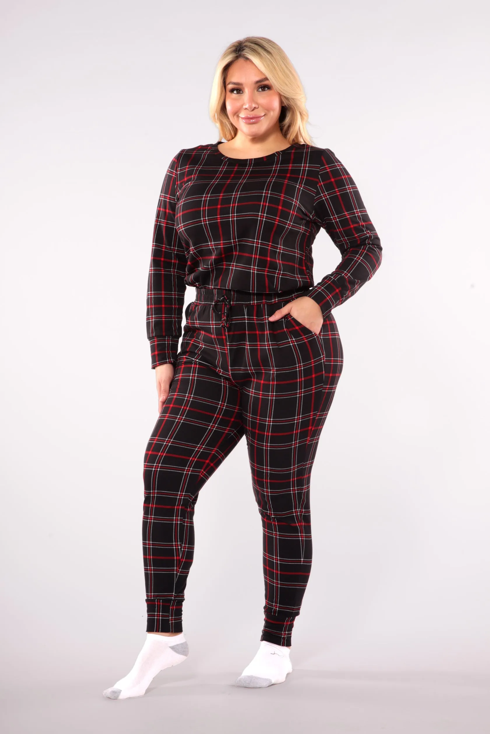 Plus Size Holiday Print Fleece Lined Long Sleeve Top & Sweatpants Pajama Set - Black & Red Plaid